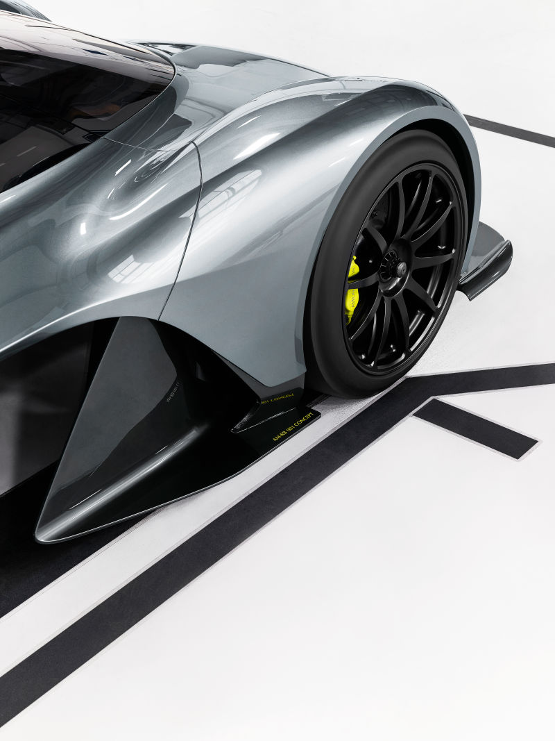 Illustration for article titled El nuevo Aston Martin AM-RB 001 es una bestia de 12 cilindros que parece del futuro